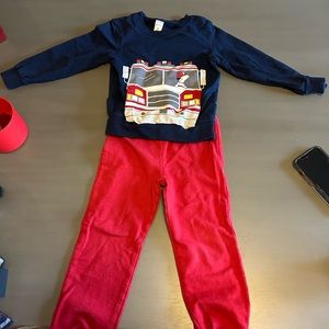 Never worn 4t set firetruck and dog